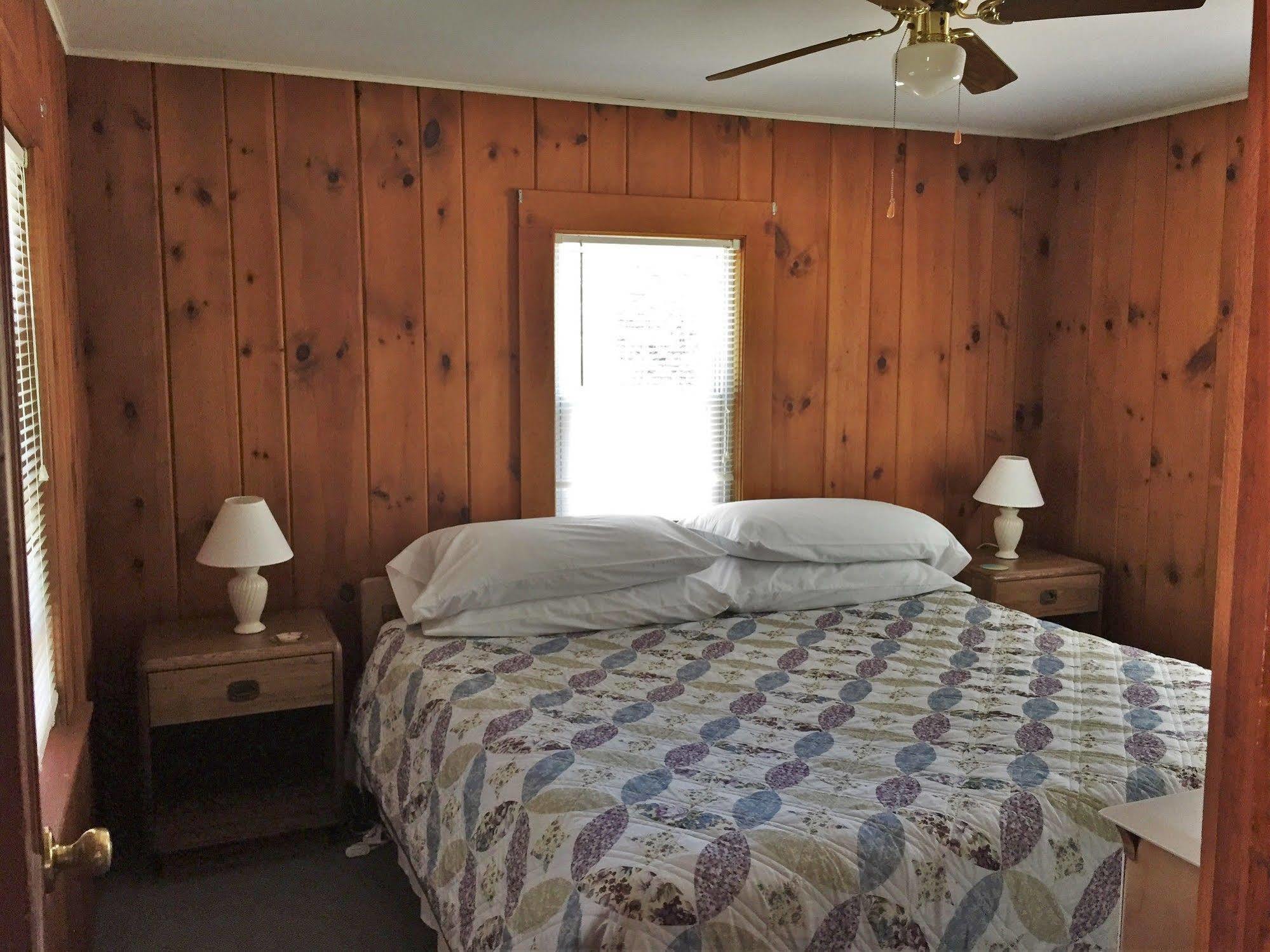 Pine Valley Cabins Thornton Exterior photo